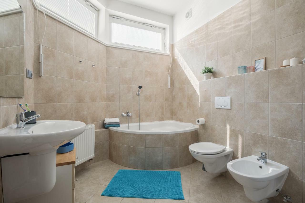 Art Ii Apartment Prag