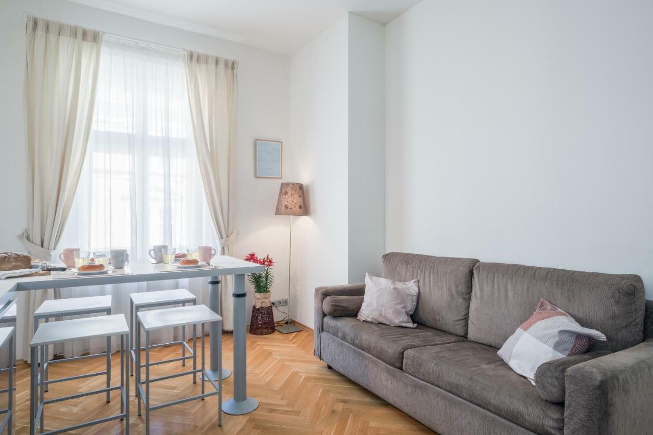 Art Ii Apartment Prag